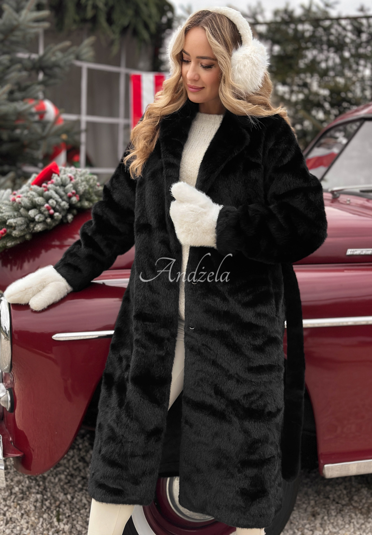 Pardesiu lung de blană Beside The Fire