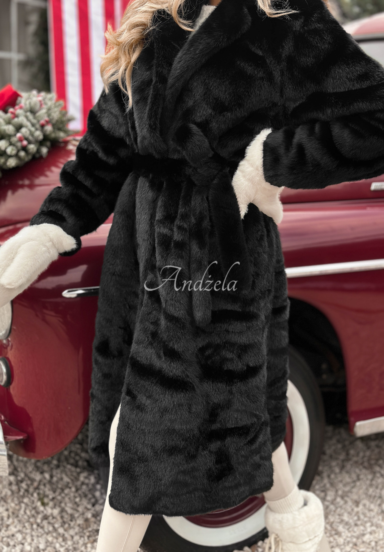 Pardesiu lung de blană Beside The Fire