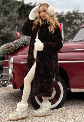 Pardesiu lung de blană Beside The Fire