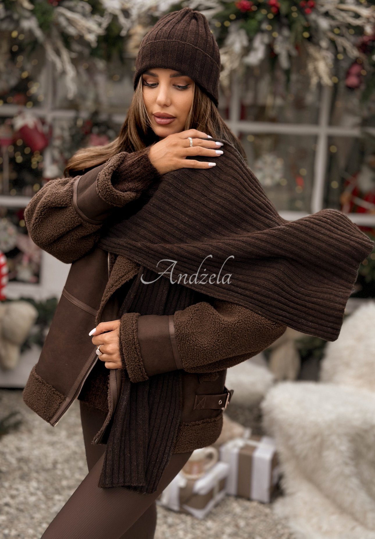 Set cu striații format din căciulă și fular din lână și cașmir Snow Dates