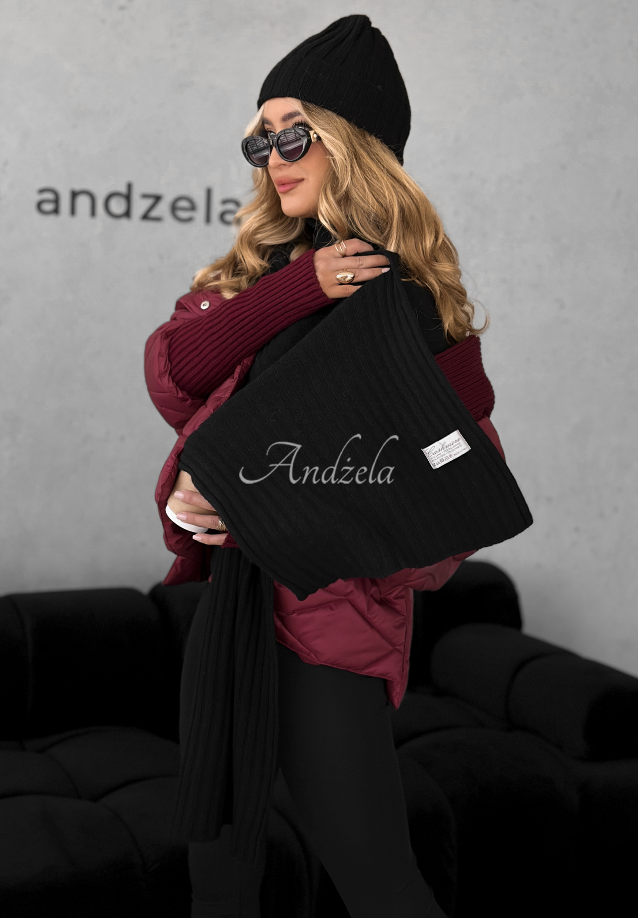 Set cu striații format din căciulă și fular din lână și cașmir Snow Dates