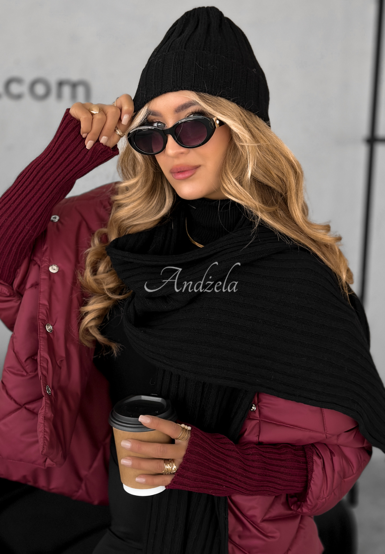 Set cu striații format din căciulă și fular din lână și cașmir Snow Dates