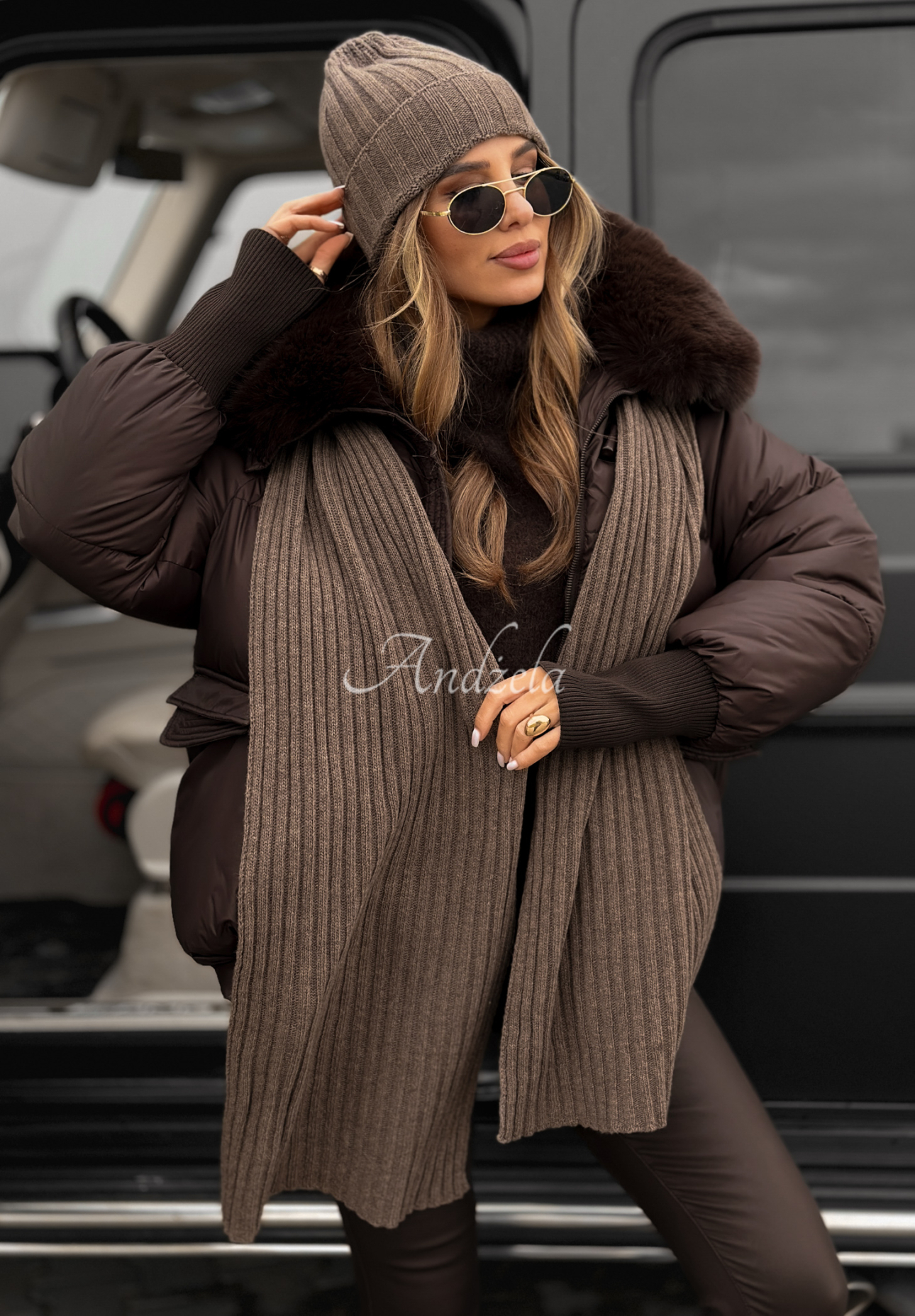 Set cu striații format din căciulă și fular din lână și cașmir Snow Dates