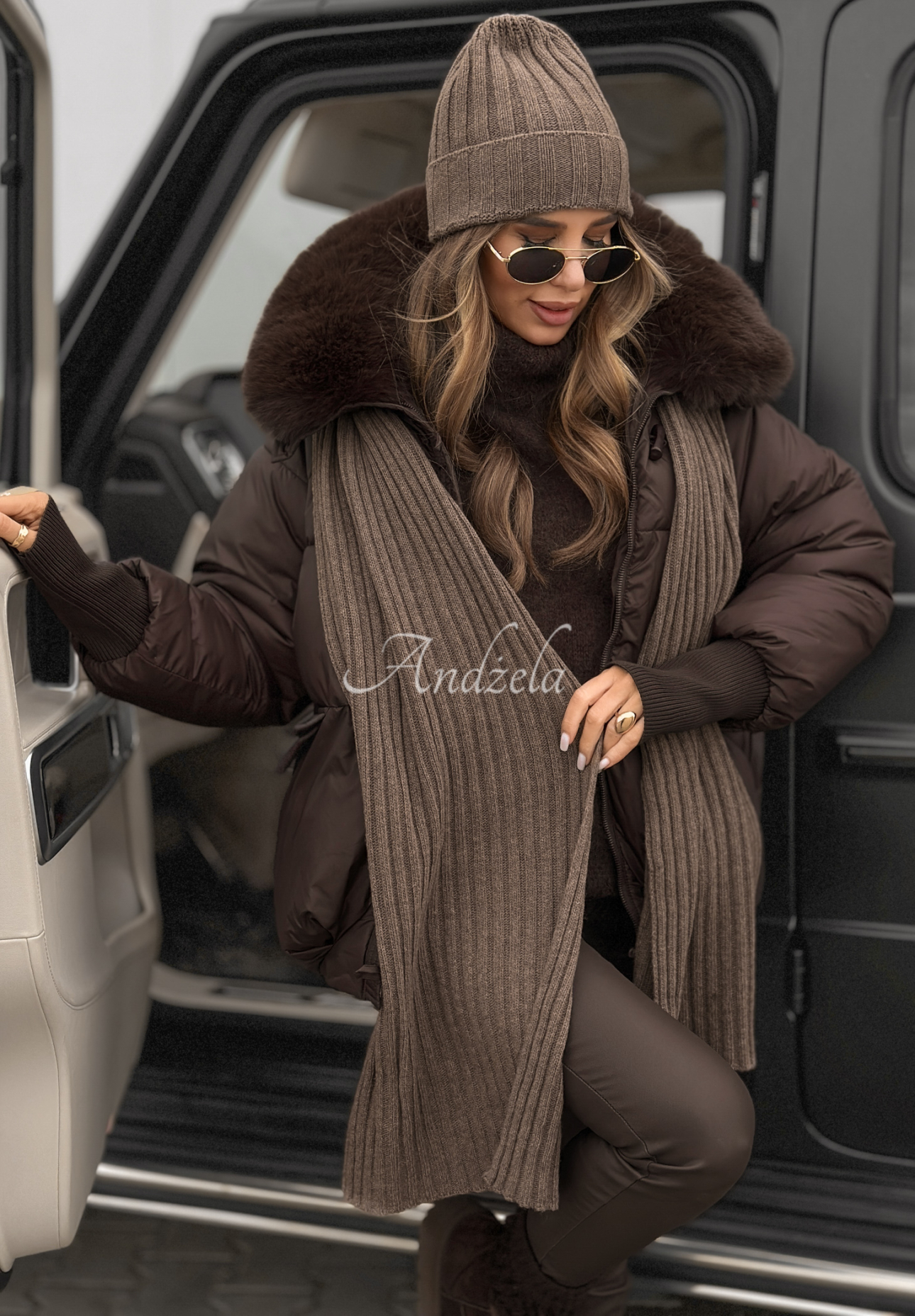 Set cu striații format din căciulă și fular din lână și cașmir Snow Dates