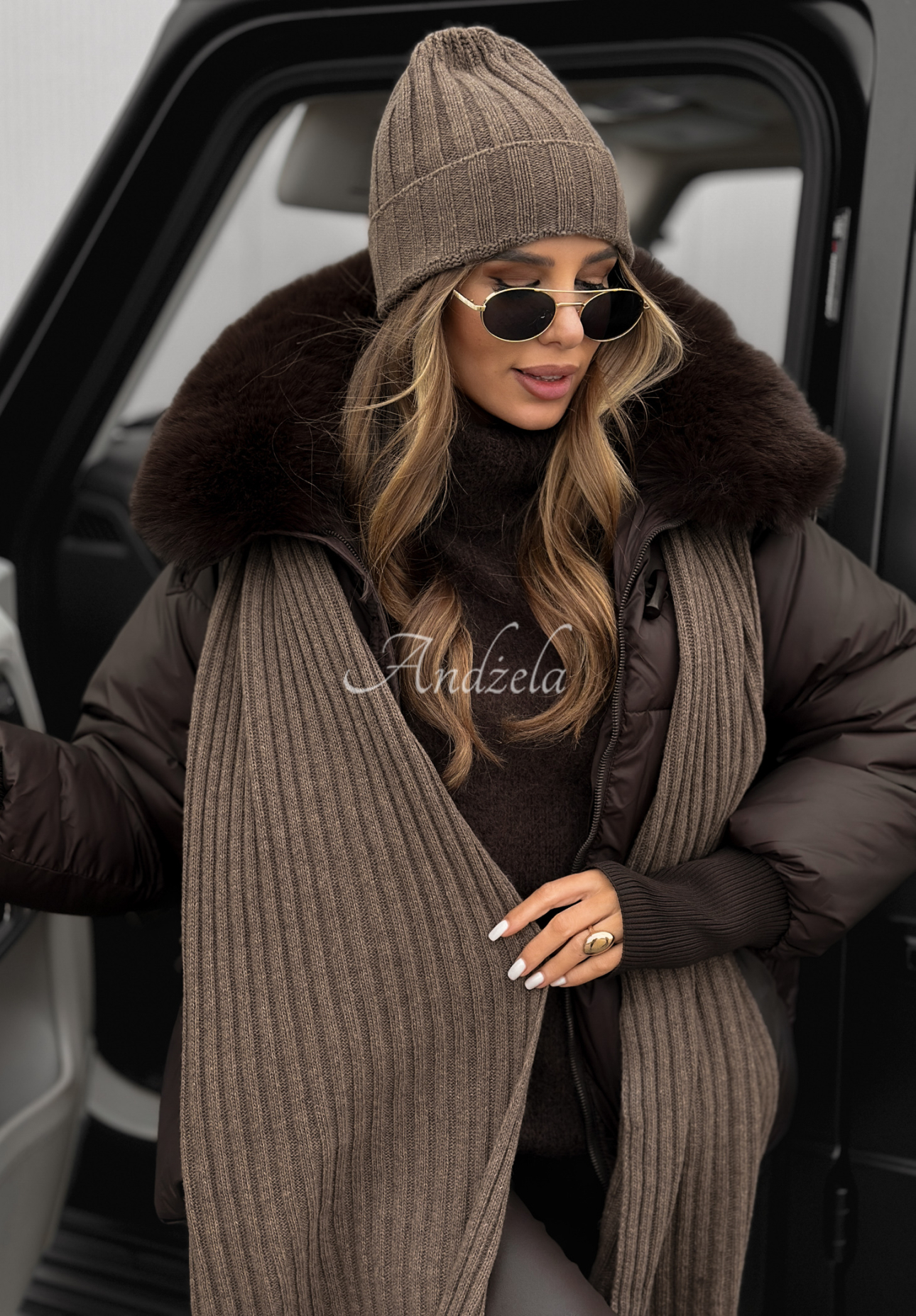 Set cu striații format din căciulă și fular din lână și cașmir Snow Dates