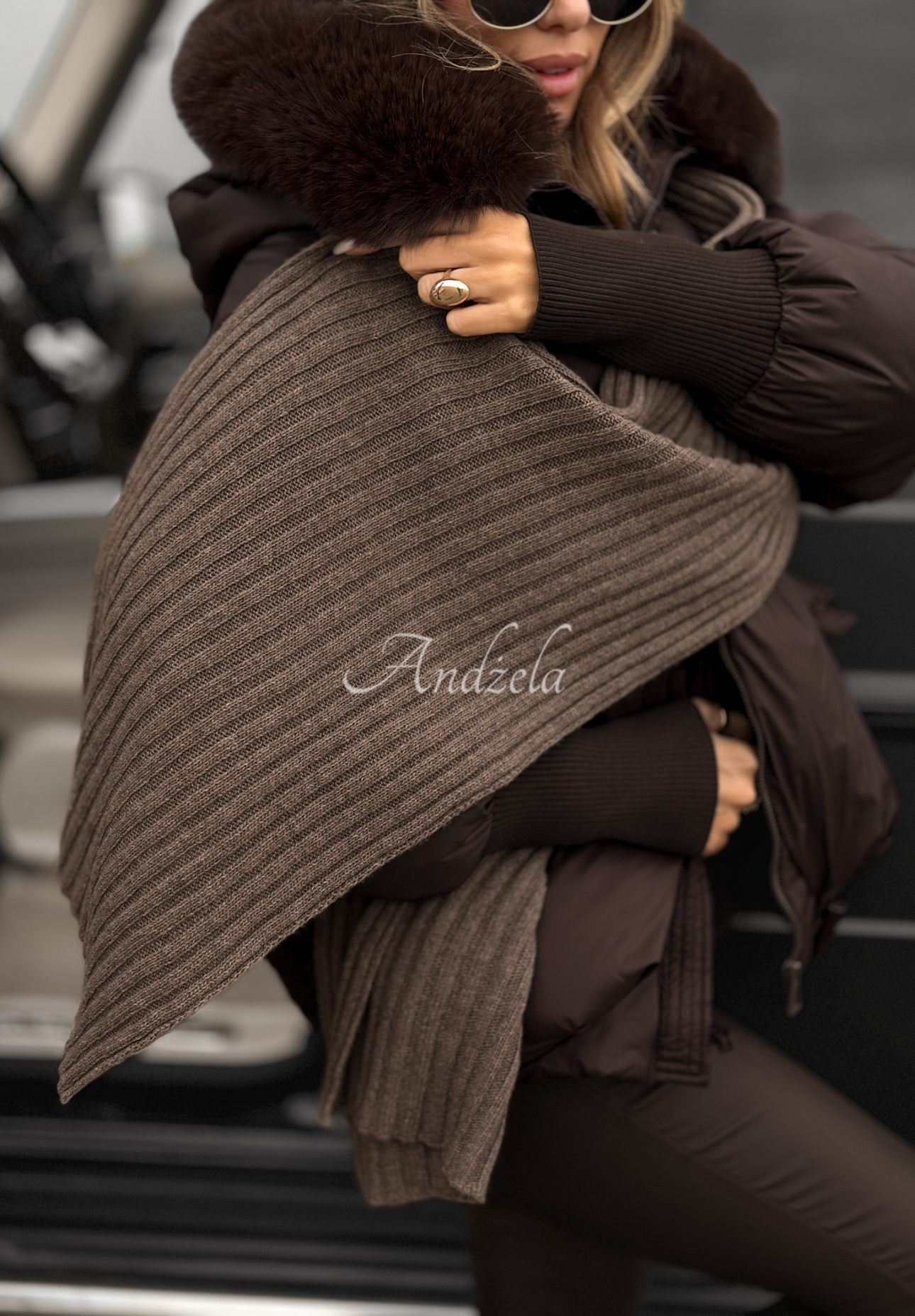 Set cu striații format din căciulă și fular din lână și cașmir Snow Dates