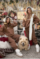 Compleu de trening Hanorac i Pantaloni So Happy Because Winter ciocolatiu