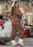 Compleu de trening Hanorac i Pantaloni So Happy Because Winter ciocolatiu