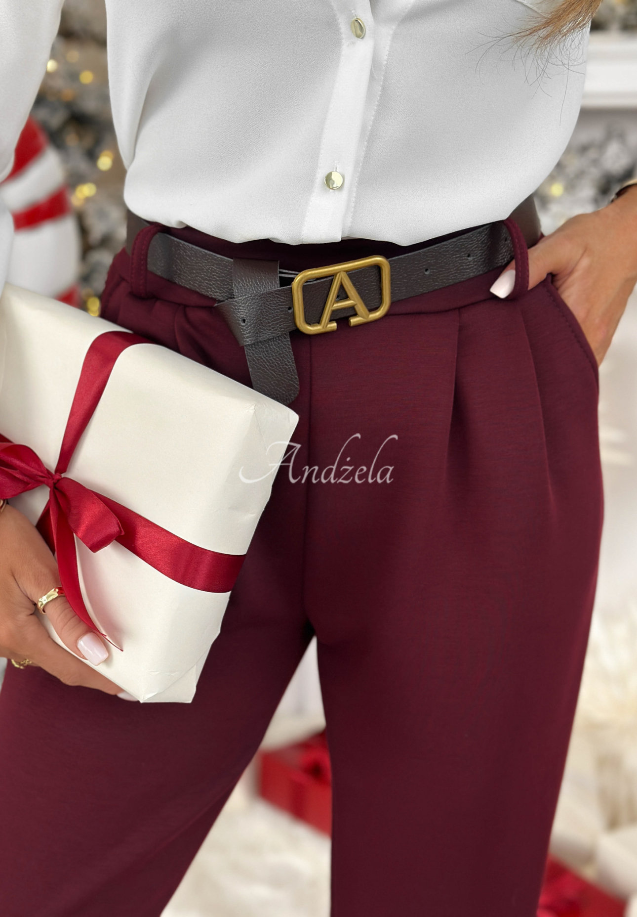 Pantaloni din material cu nasturi Take A Peek