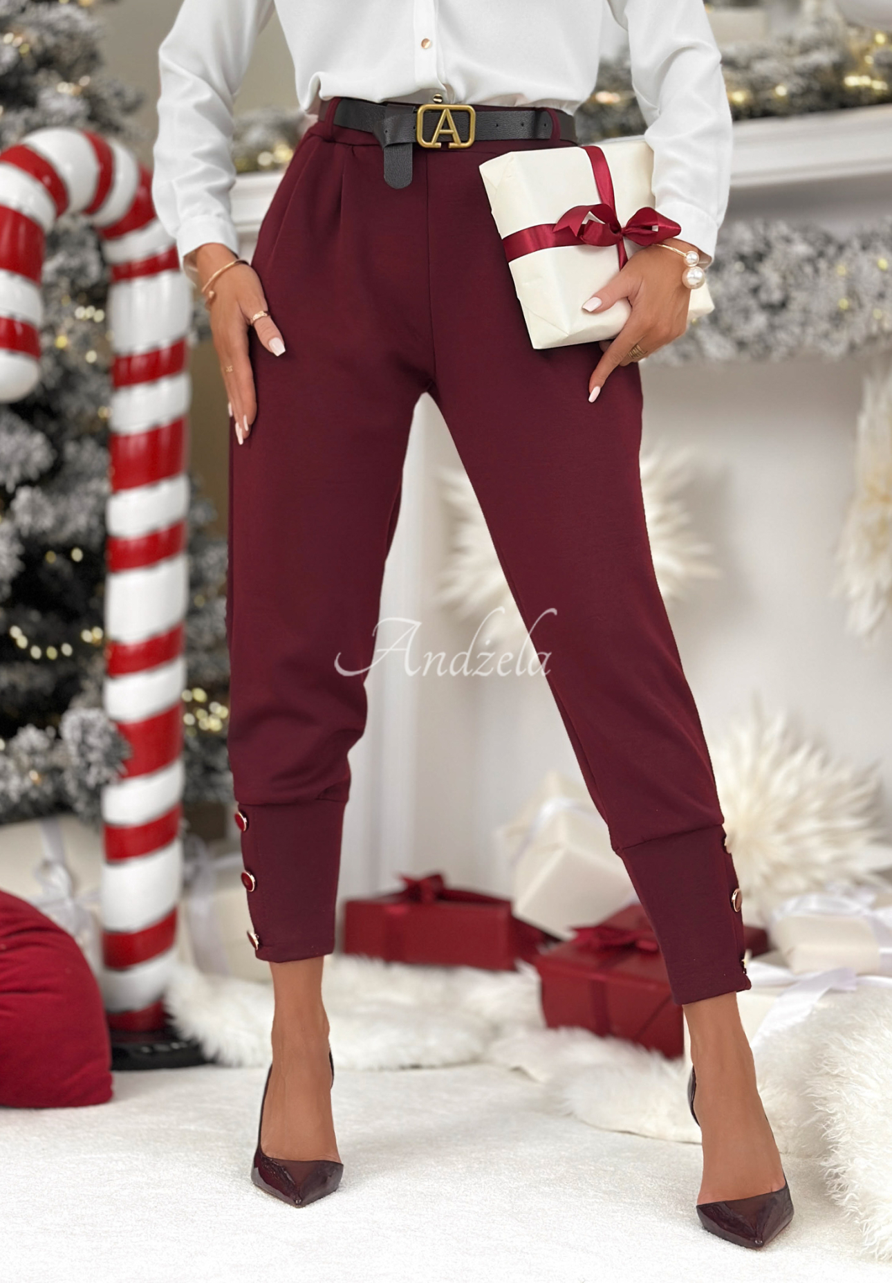 Pantaloni din material cu nasturi Take A Peek