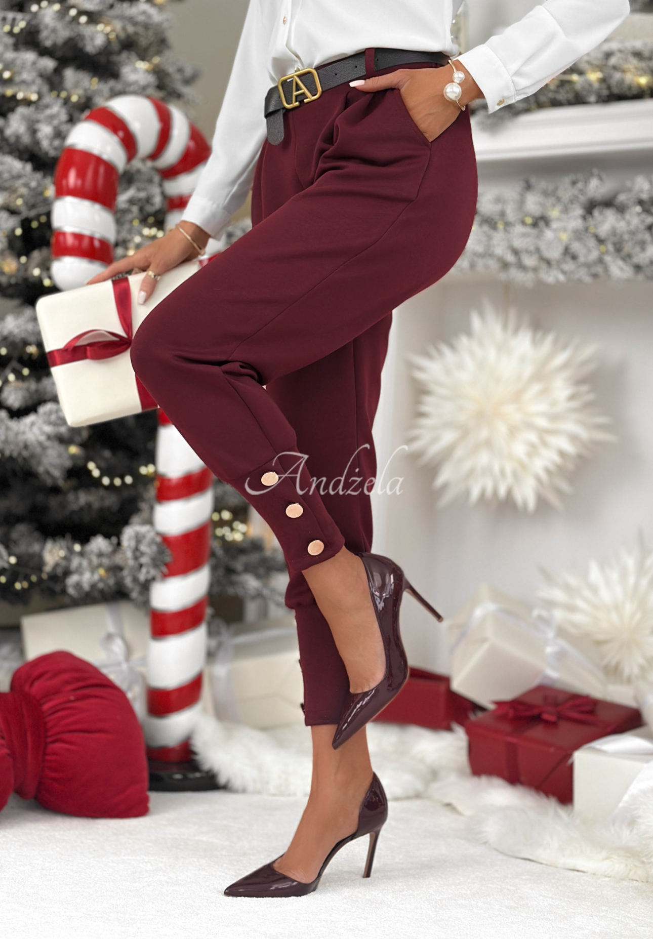 Pantaloni din material cu nasturi Take A Peek