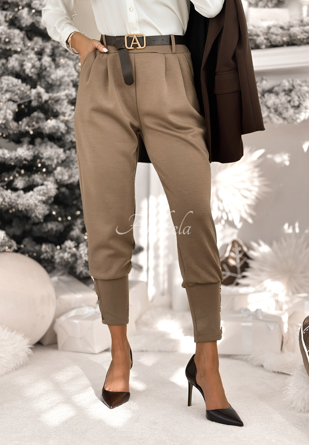 Pantaloni din material cu nasturi Take A Peek