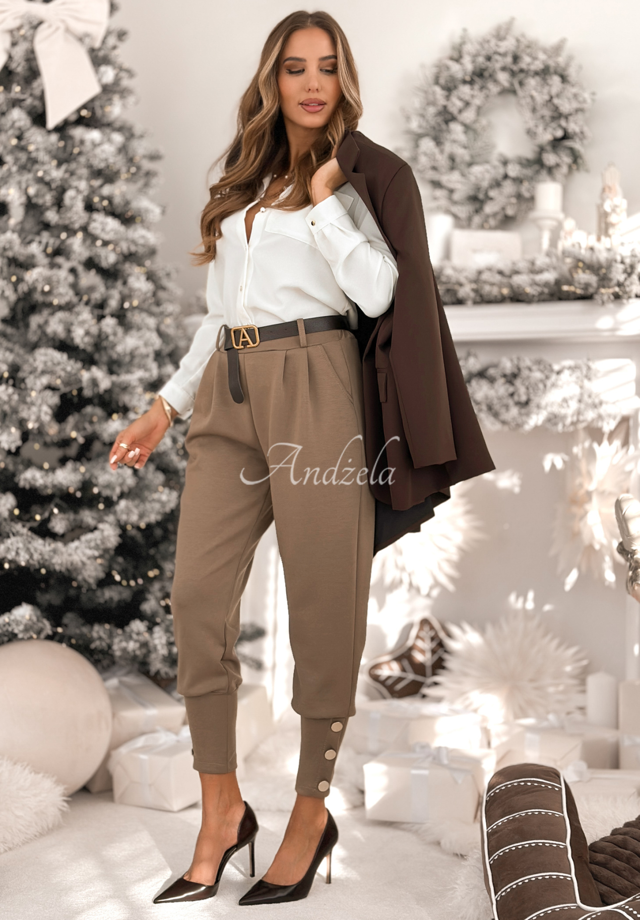 Pantaloni din material cu nasturi Take A Peek