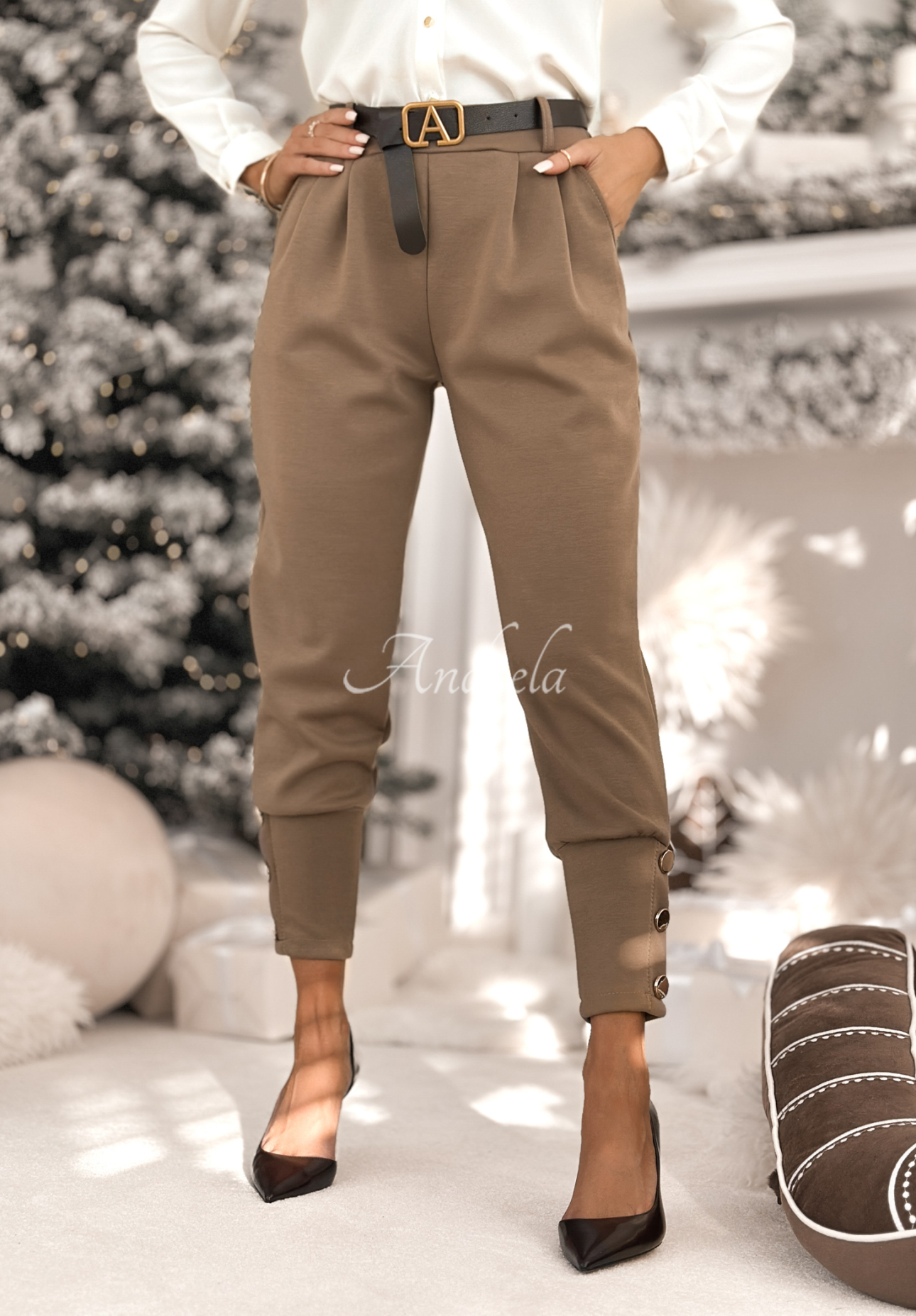 Pantaloni din material cu nasturi Take A Peek