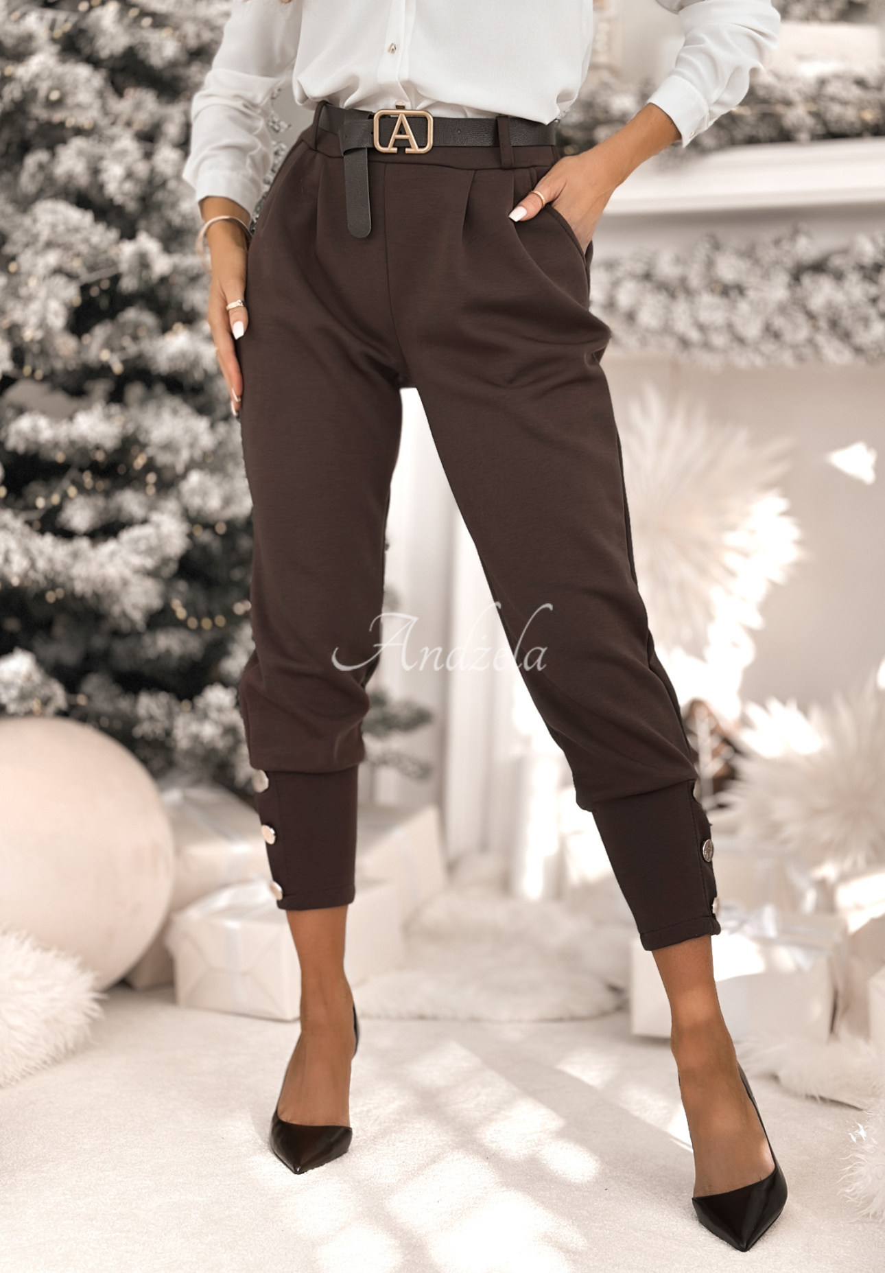 Pantaloni din material cu nasturi Take A Peek