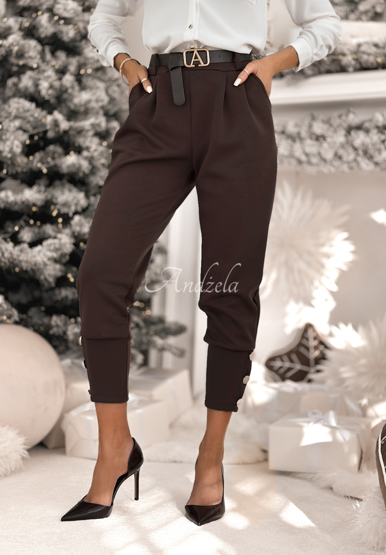 Pantaloni din material cu nasturi Take A Peek