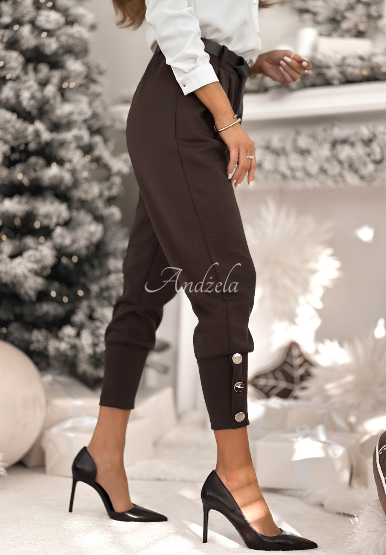 Pantaloni din material cu nasturi Take A Peek