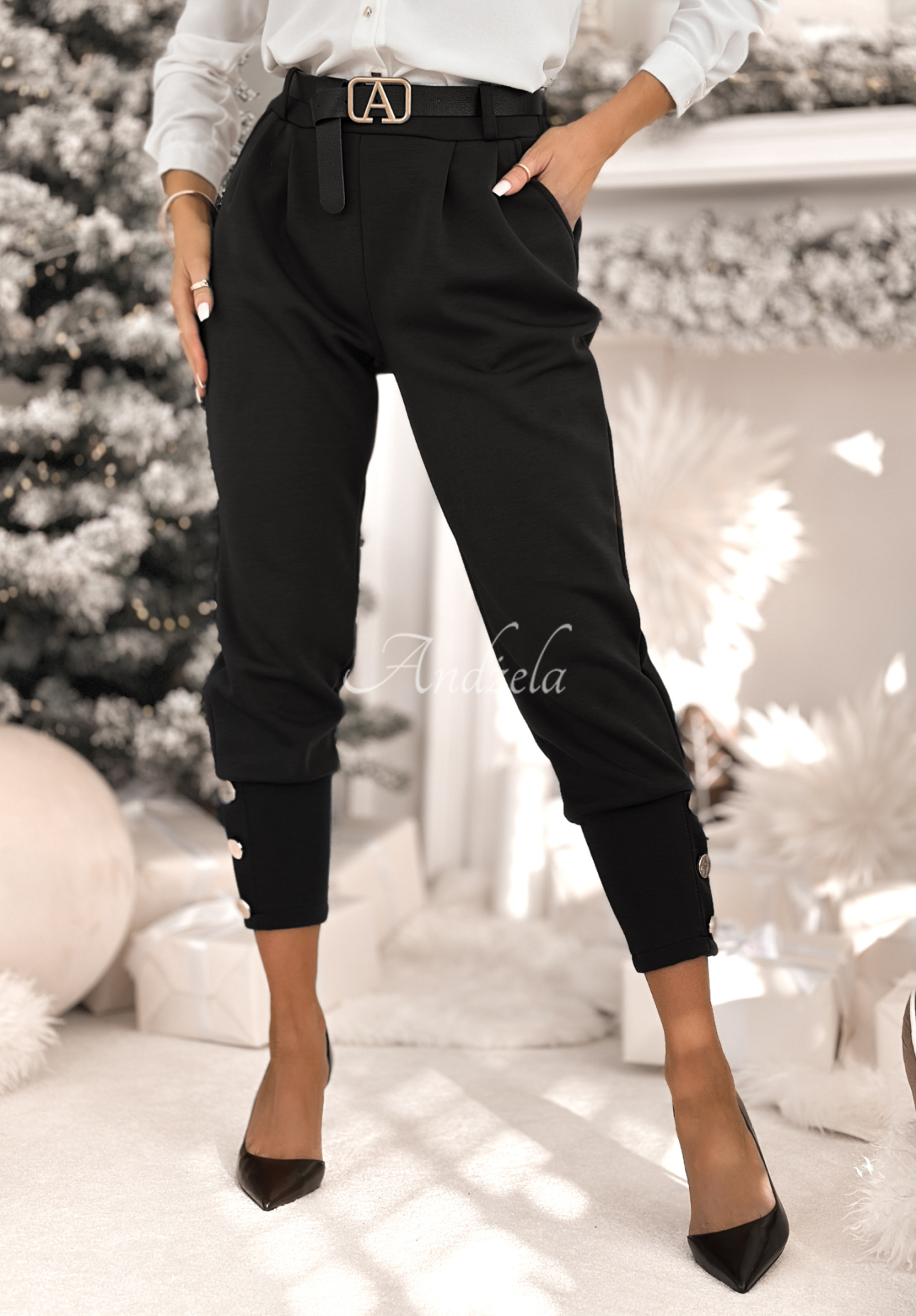 Pantaloni din material cu nasturi Take A Peek