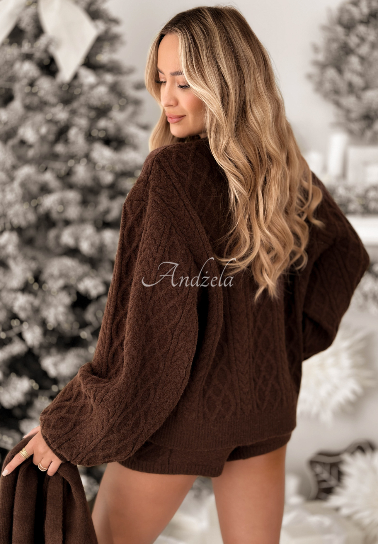 Set 3in1 format din pulover cu șal și pantaloni scurți Northern Attitude