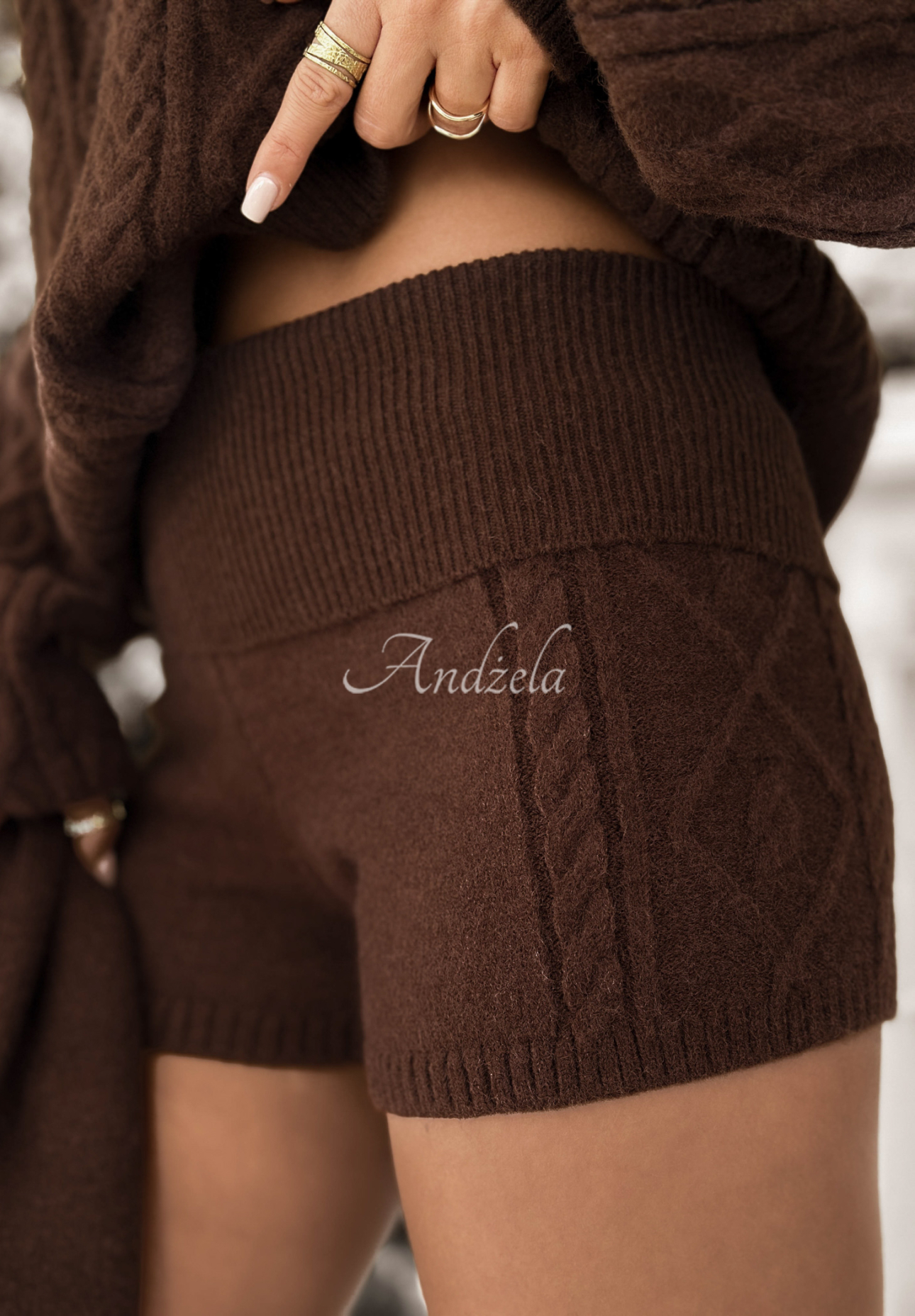 Set 3in1 format din pulover cu șal și pantaloni scurți Northern Attitude