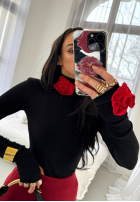 Bluză z golfem i różami La Milla Bouquet Of Roses negru