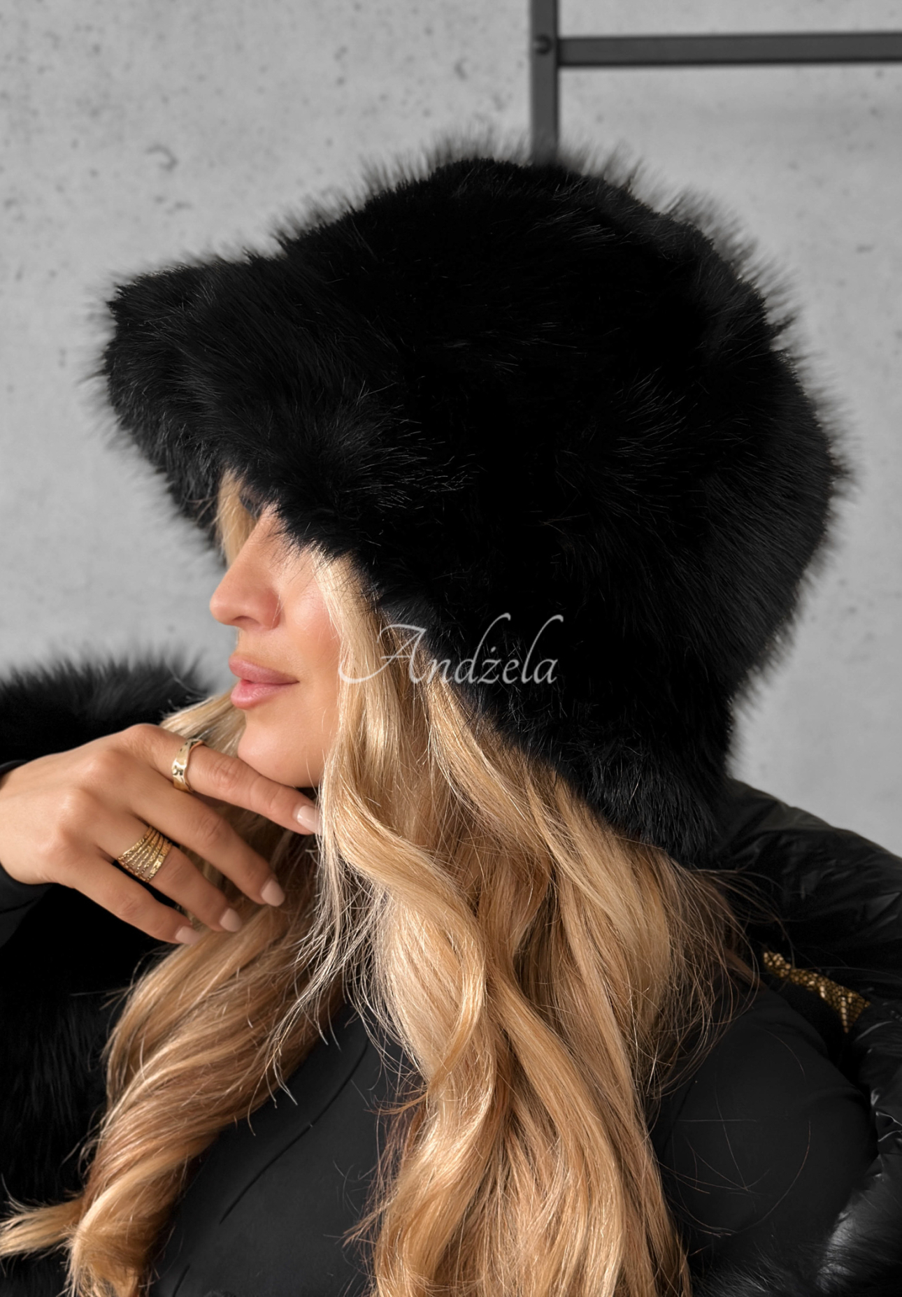 Șapcă bucket hat When Snow Falls cu blană