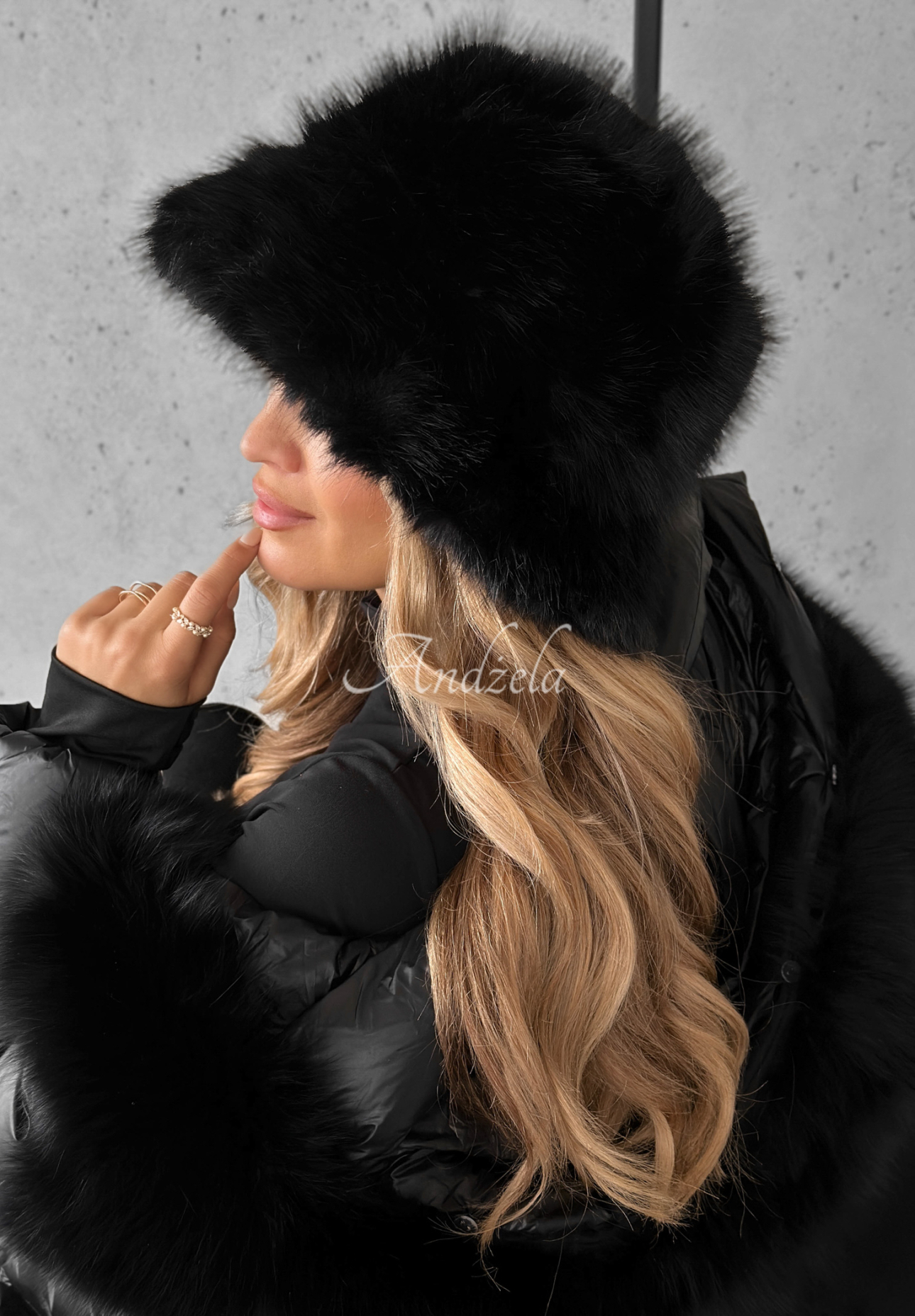 Șapcă bucket hat When Snow Falls cu blană