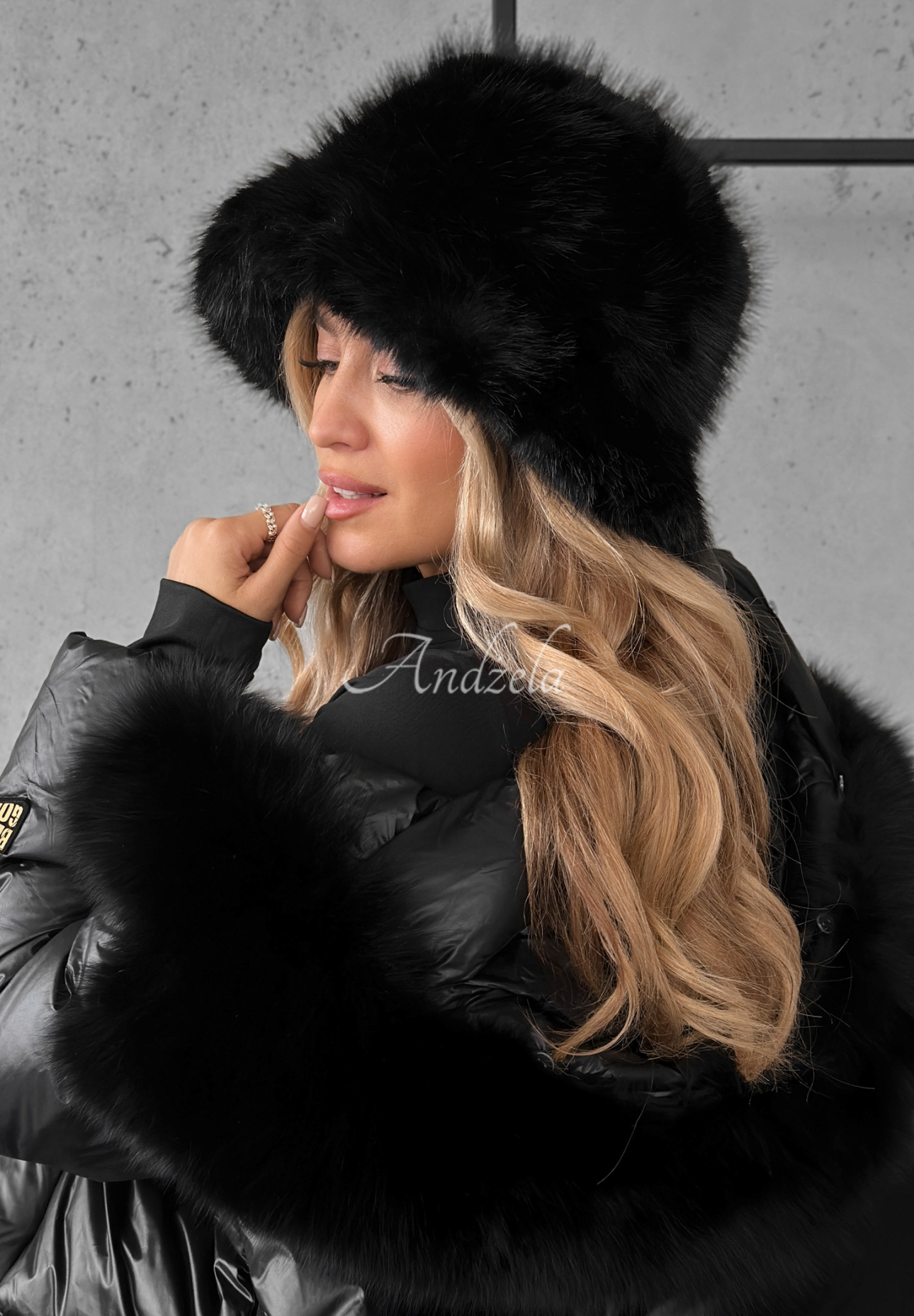 Șapcă bucket hat When Snow Falls cu blană