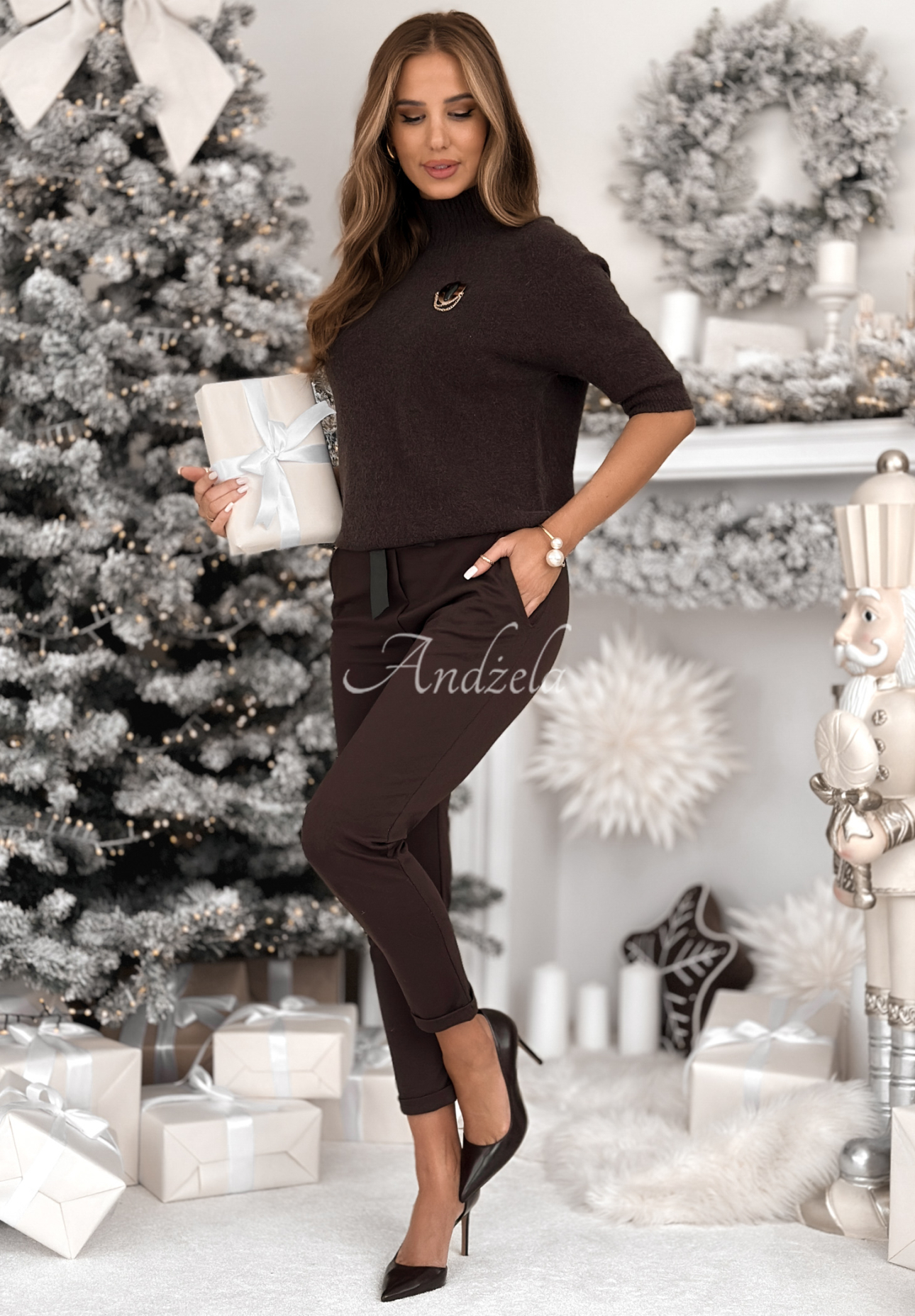 Pantaloni din viscoză cu curea Alone We Can