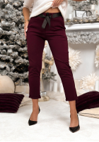 din material textil Pantaloni z paskiem Alone We Can burgundowe