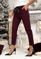 din material textil Pantaloni z paskiem Alone We Can burgundowe