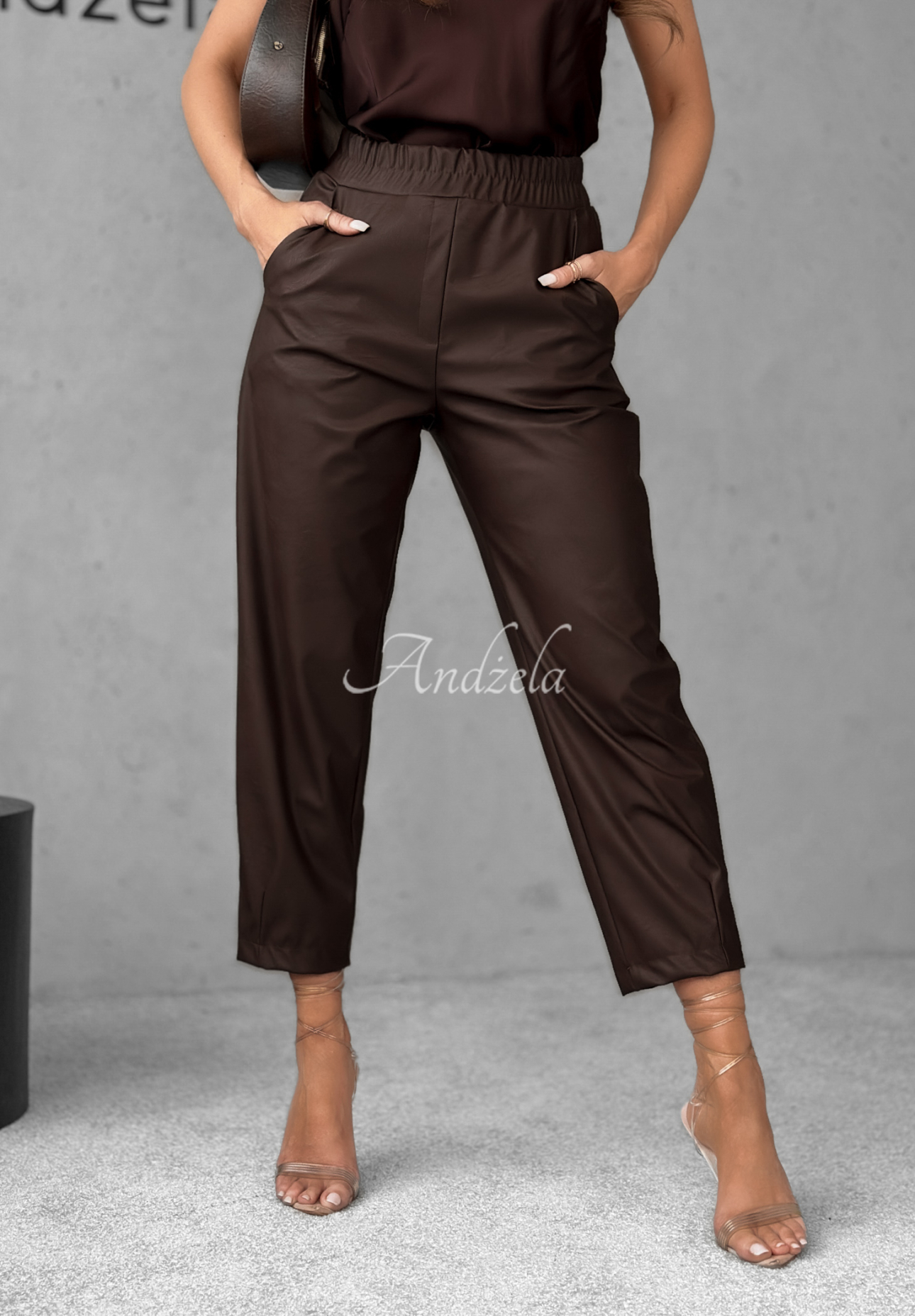 Pantaloni cerați She Is Strong