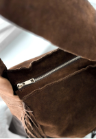 Zamszowa Geantă z frędzlami Maybe Next Time ciocolatie