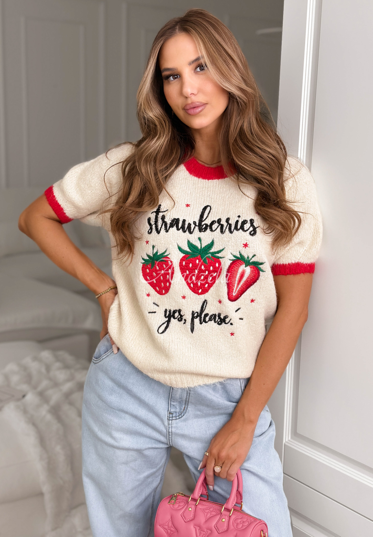 Pulover moale cu broderii și viscoză Strawberries Please