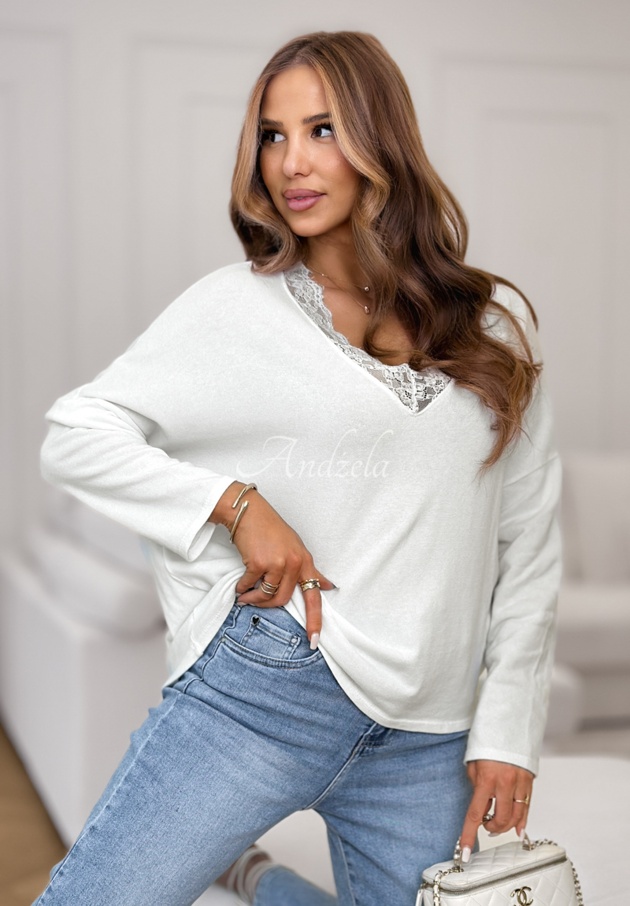 Pulover lejer cu decolteu și dantelă Cozy Cloud