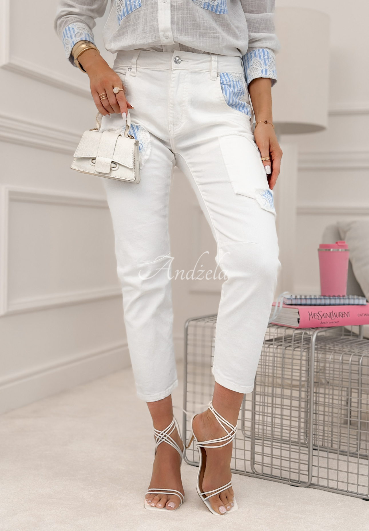 Blugi mom fit cu aplicații Just Be Kind