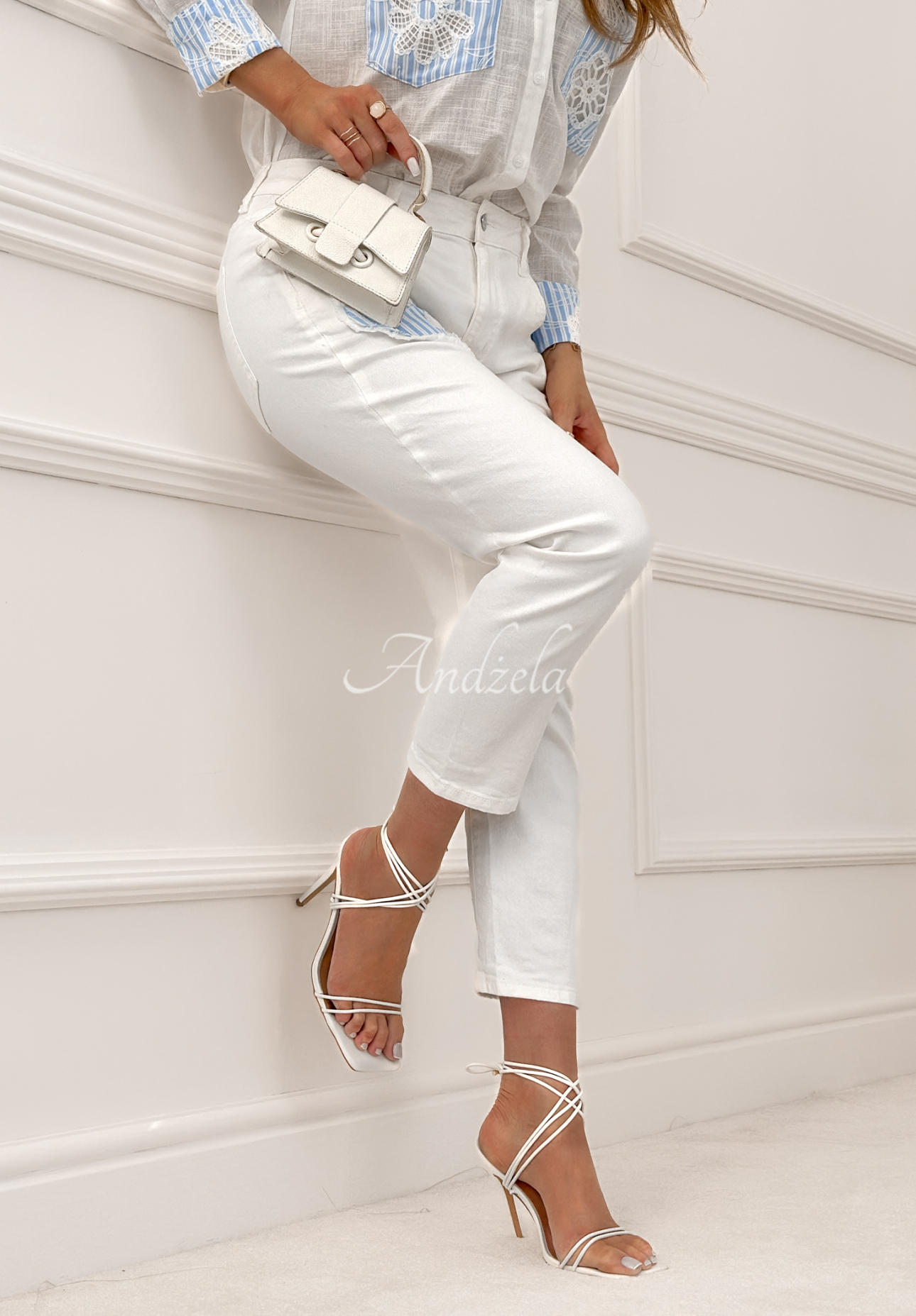 Blugi mom fit cu aplicații Just Be Kind