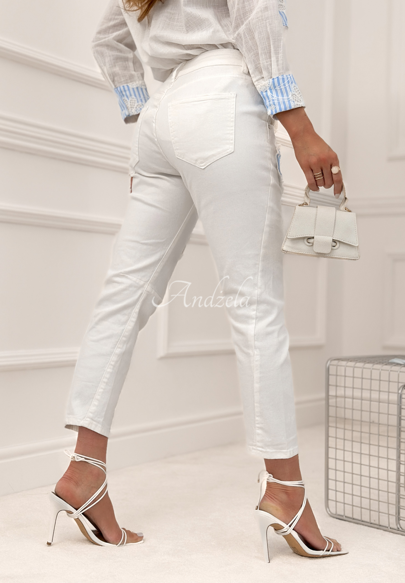 Blugi mom fit cu aplicații Just Be Kind