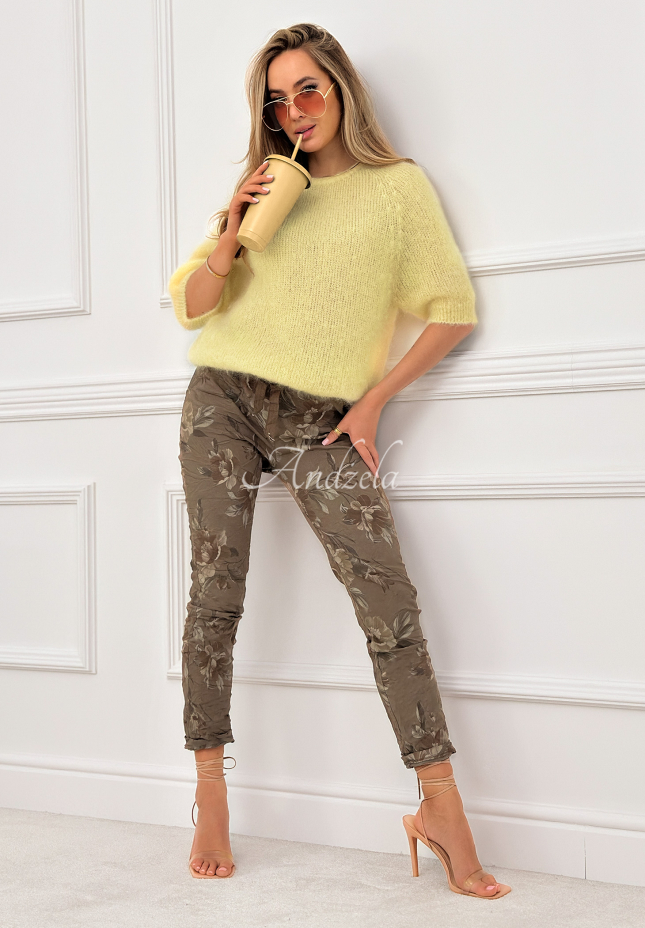 Pantaloni din material din viscoză cu flori Every Flower