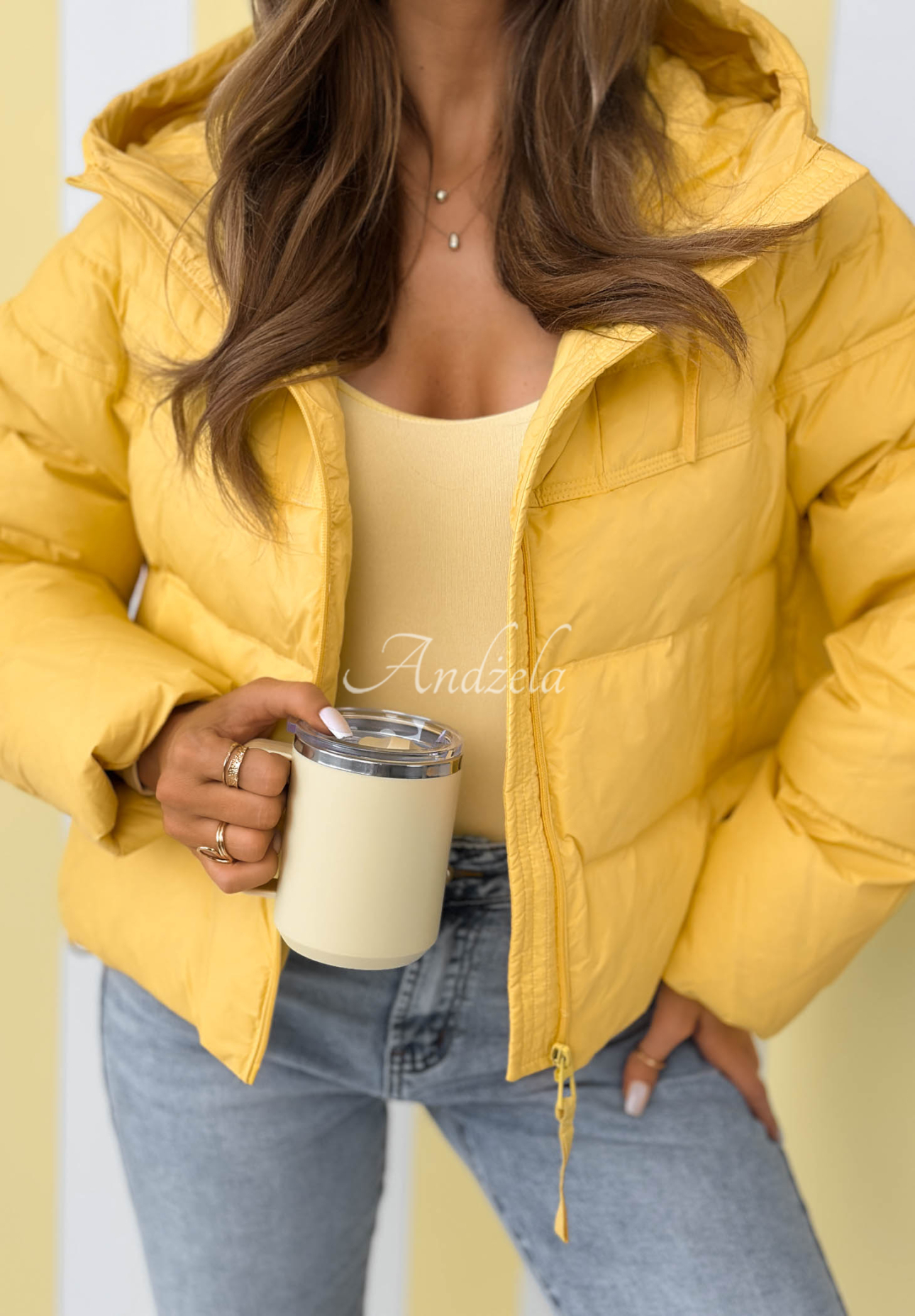 Geacă scurtă din puf cu glugă Must Believe