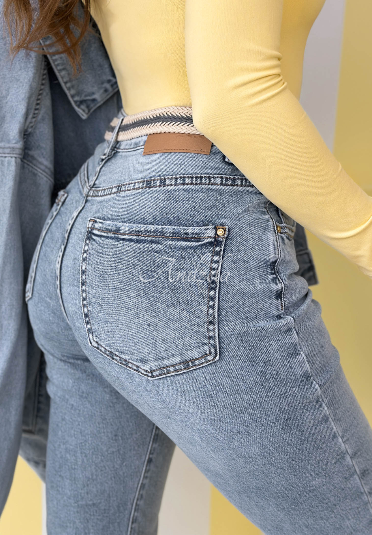 Blugi mom fit cu curea Sounds Good