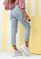 Pantaloni din denim mom fit z kwiatami Sweet Little Flowers albastru deschis