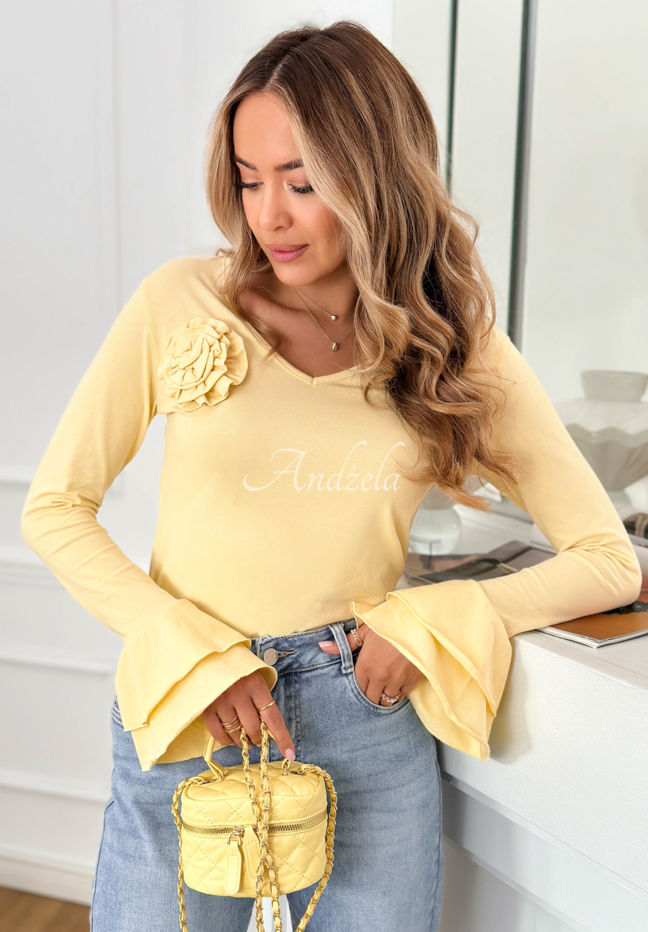 Bluză din bumbac cu trandafir și volănaș You Know Why