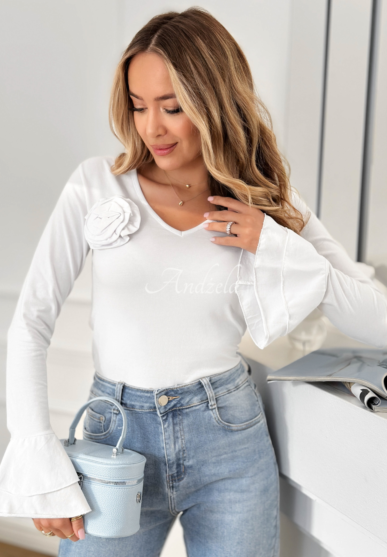 Bluză din bumbac cu trandafir și volănaș You Know Why