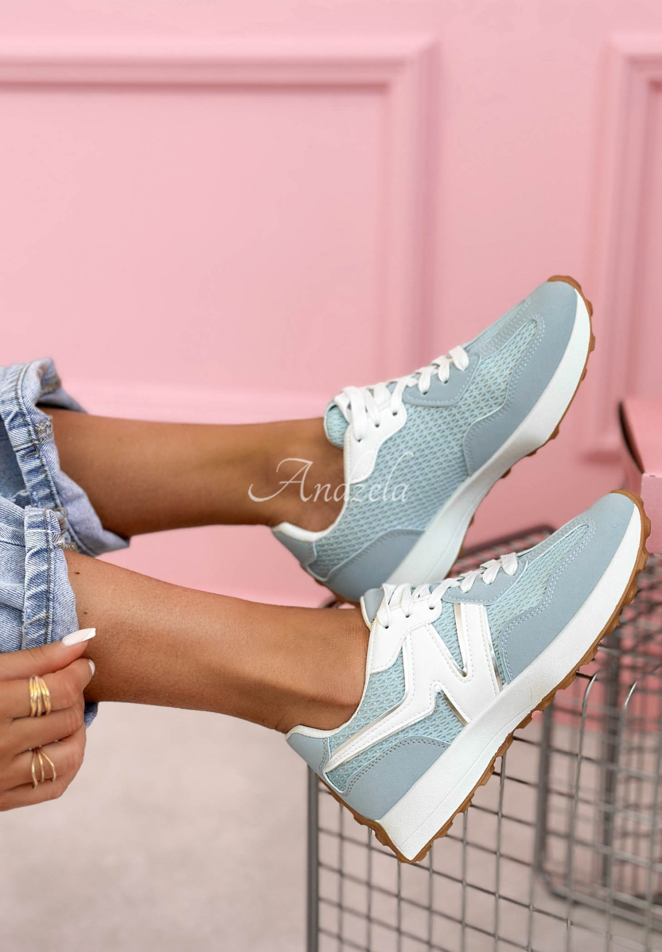 Sneakerși Running Towards You