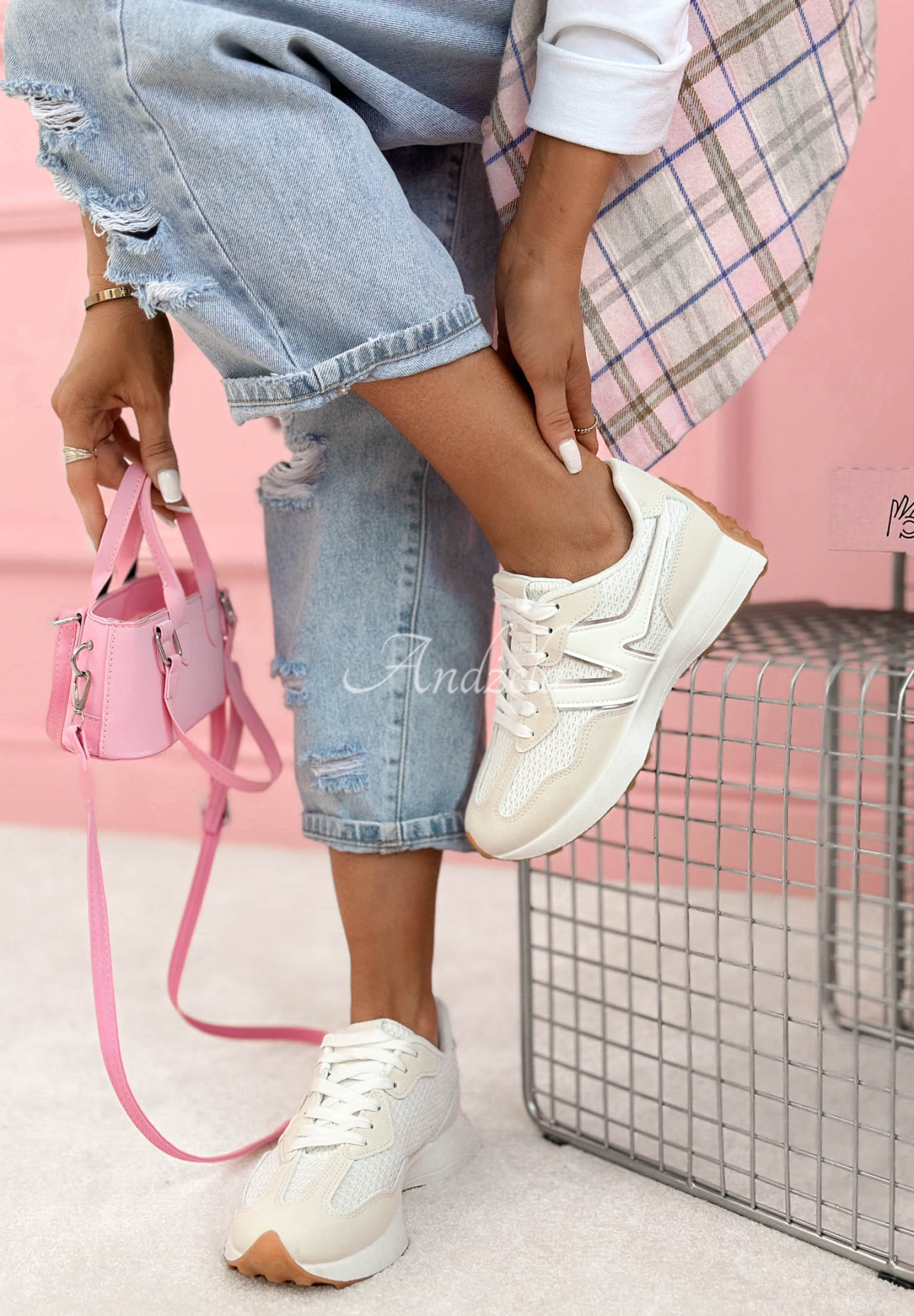 Sneakerși Running Towards You