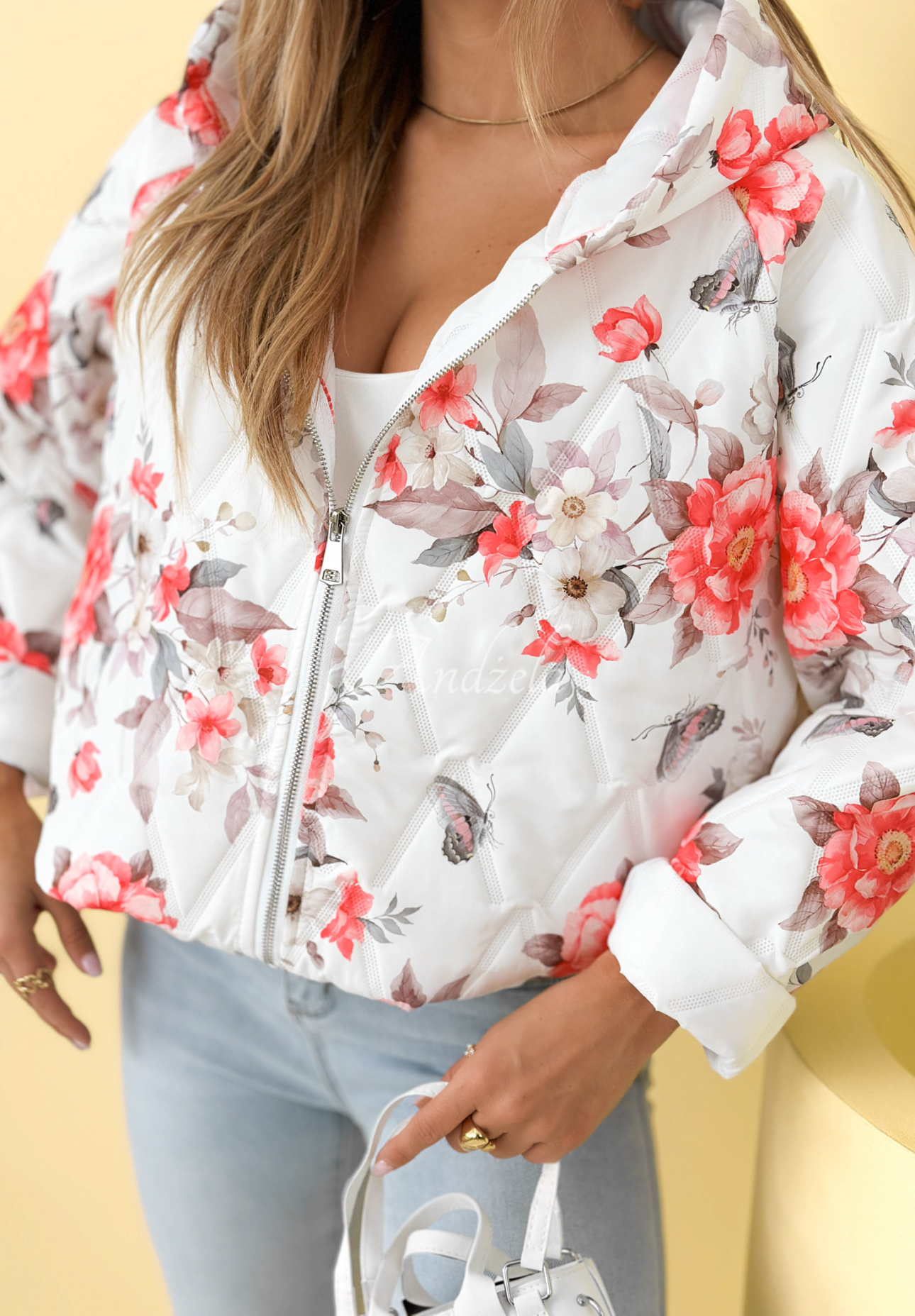 Geacă scurtă matlasată cu glugă Begonia cu flori