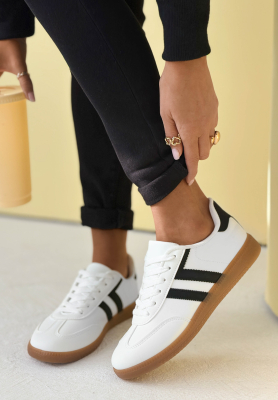 Adidași Walking On Flowers