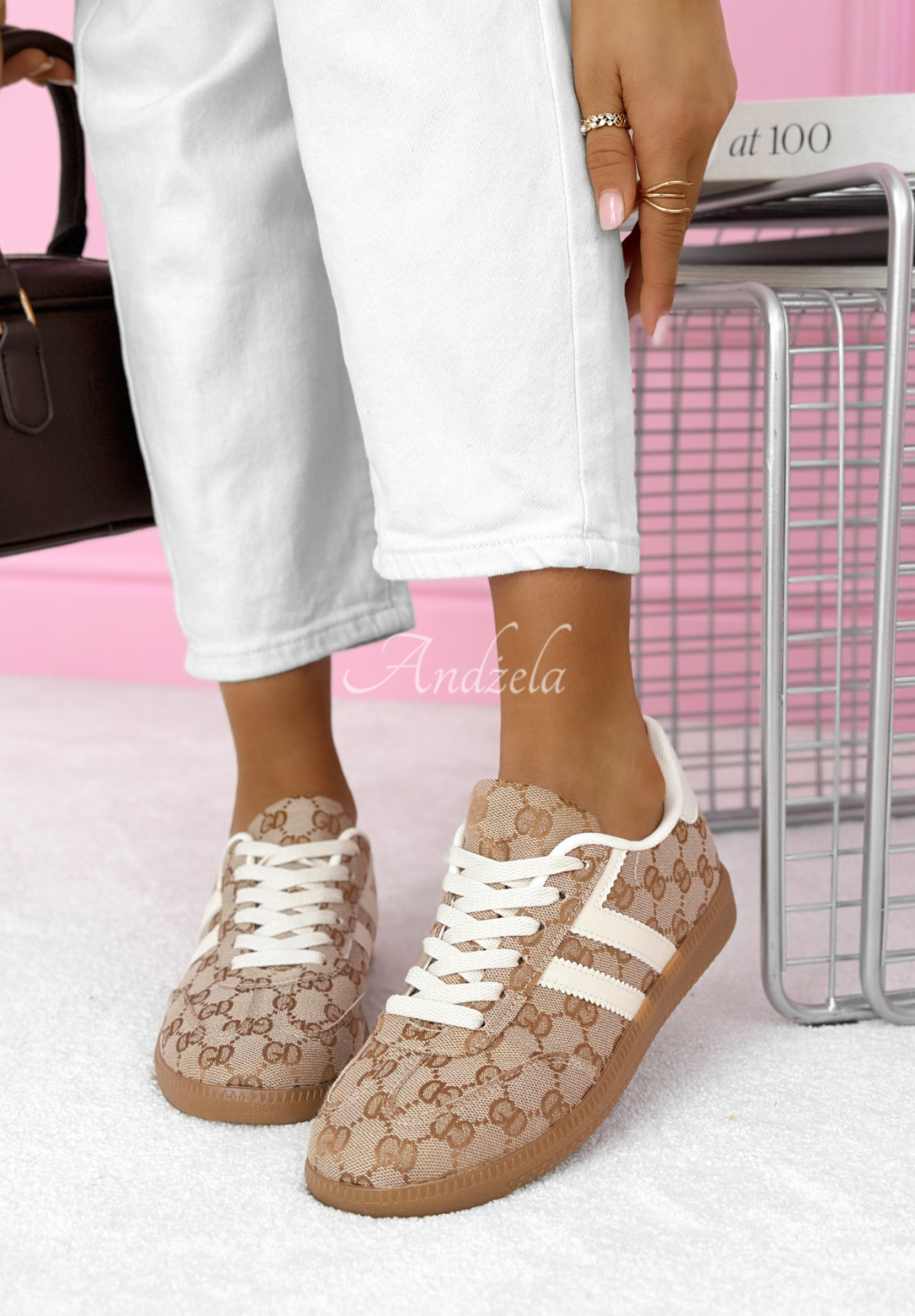 Adidași Walking On Flowers