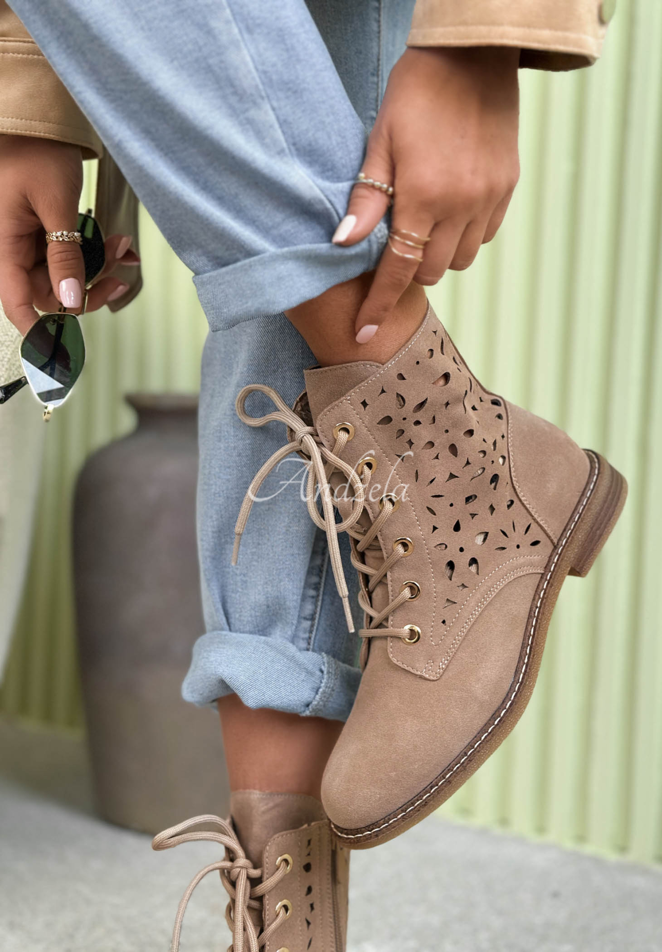 Botine ajurate din piele întoarsă Martina